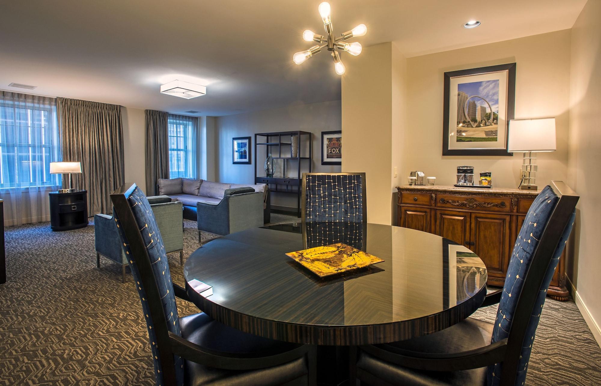Doubletree Suites By Hilton Hotel Detroit Downtown - Fort Shelby Ngoại thất bức ảnh