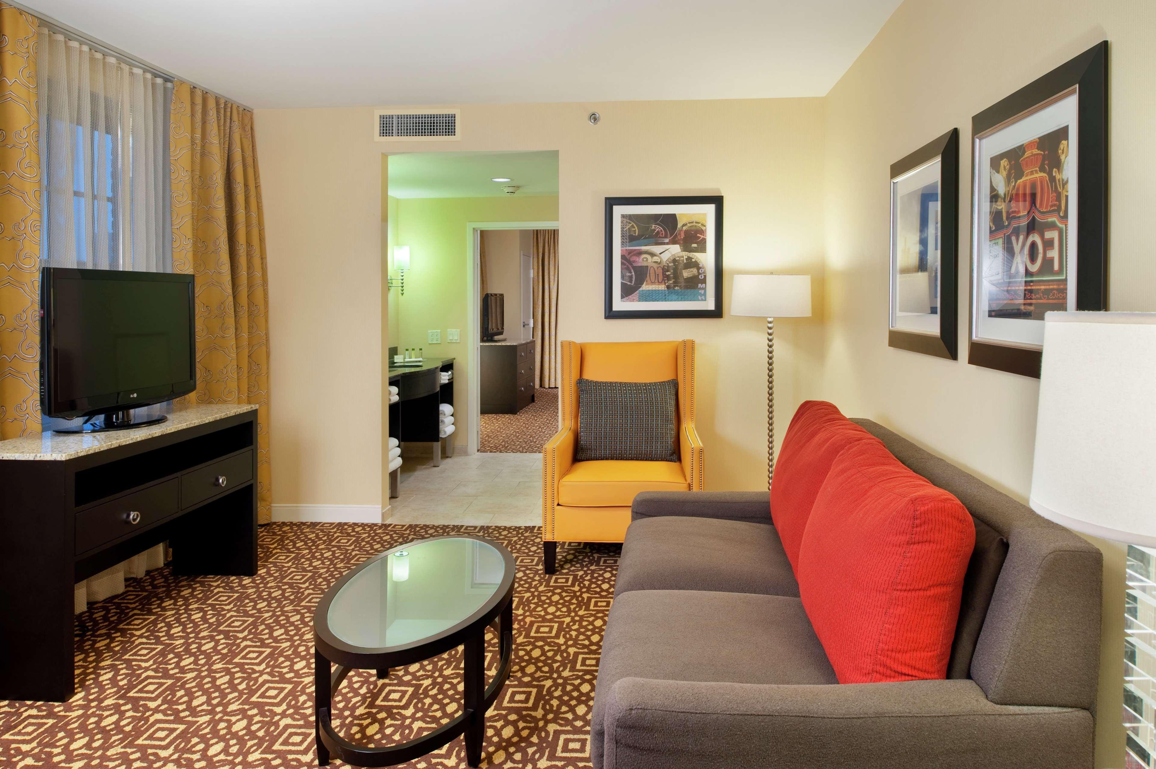 Doubletree Suites By Hilton Hotel Detroit Downtown - Fort Shelby Ngoại thất bức ảnh