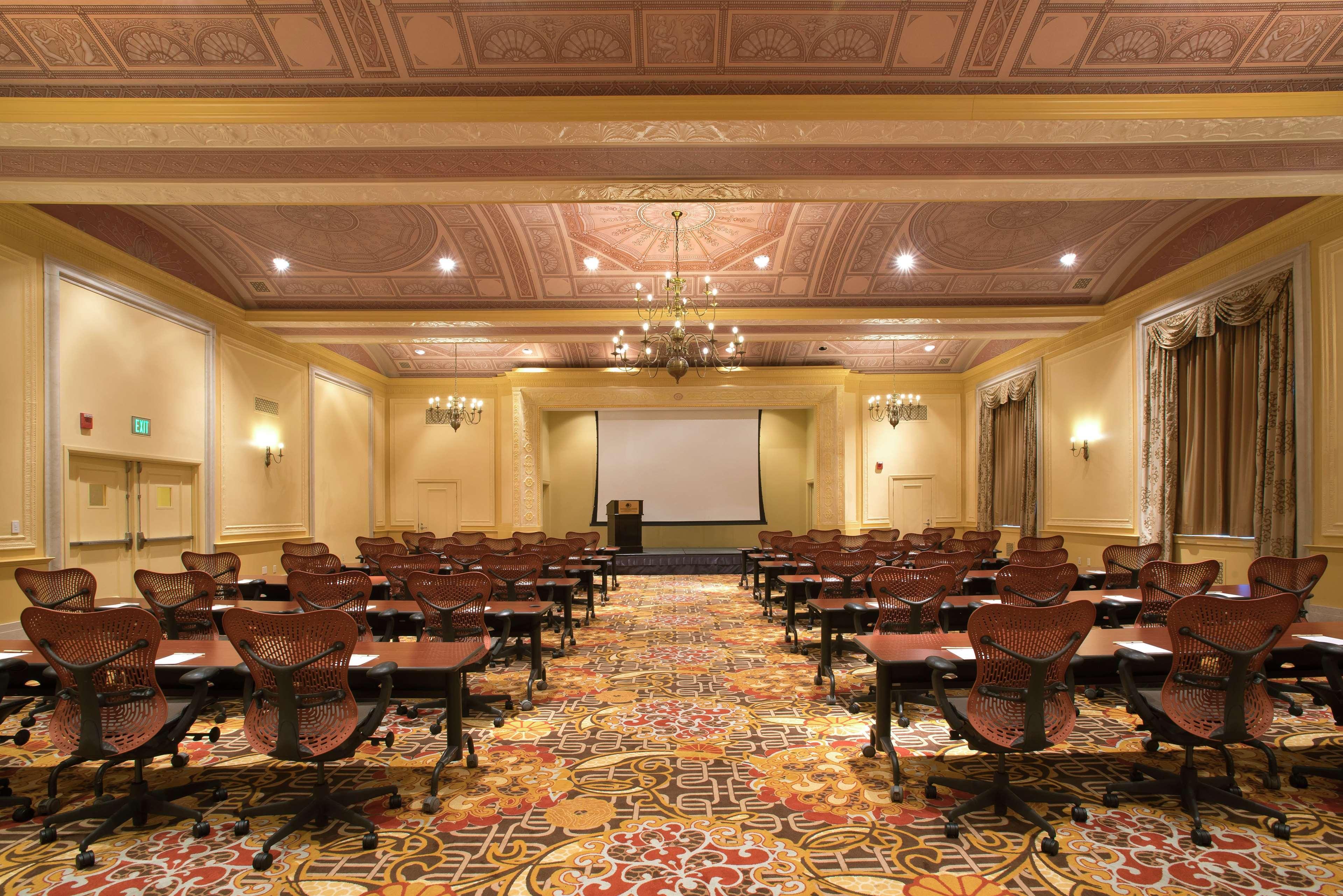 Doubletree Suites By Hilton Hotel Detroit Downtown - Fort Shelby Ngoại thất bức ảnh