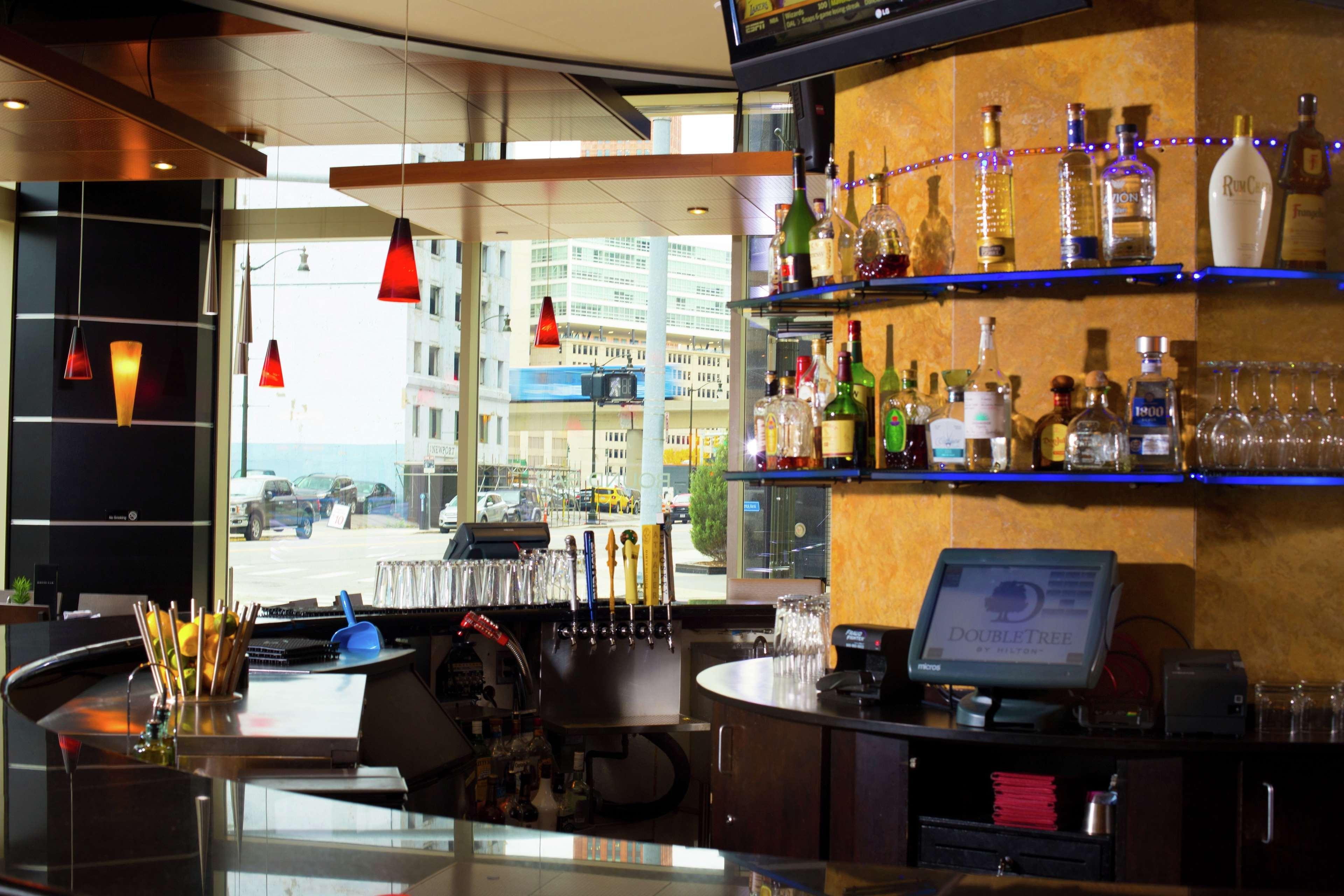 Doubletree Suites By Hilton Hotel Detroit Downtown - Fort Shelby Ngoại thất bức ảnh