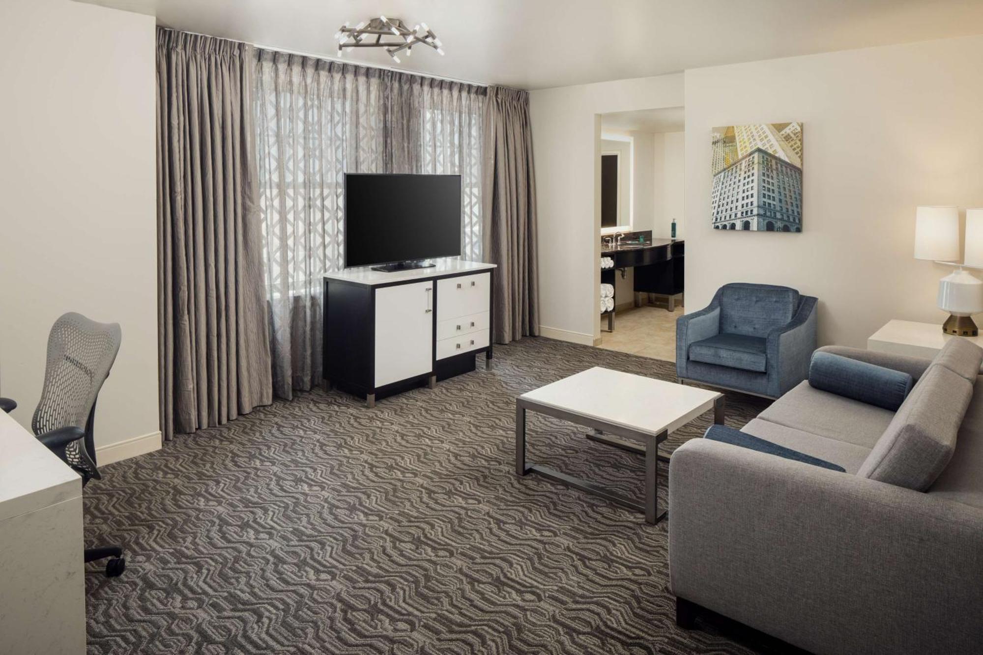 Doubletree Suites By Hilton Hotel Detroit Downtown - Fort Shelby Ngoại thất bức ảnh