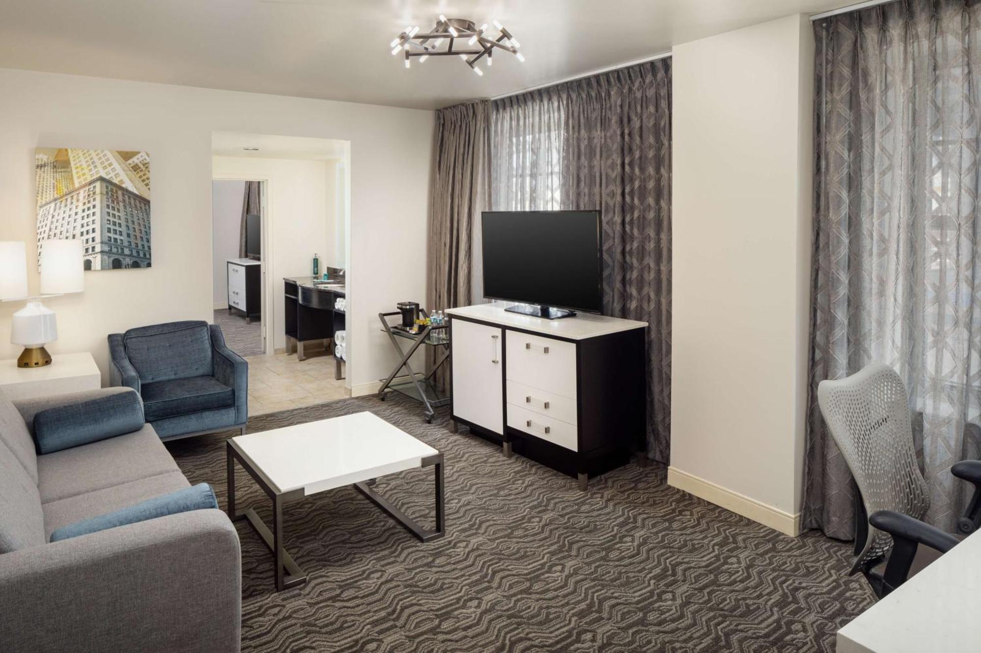 Doubletree Suites By Hilton Hotel Detroit Downtown - Fort Shelby Ngoại thất bức ảnh