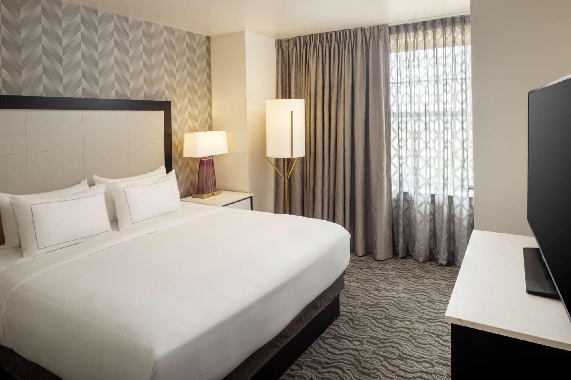 Doubletree Suites By Hilton Hotel Detroit Downtown - Fort Shelby Ngoại thất bức ảnh