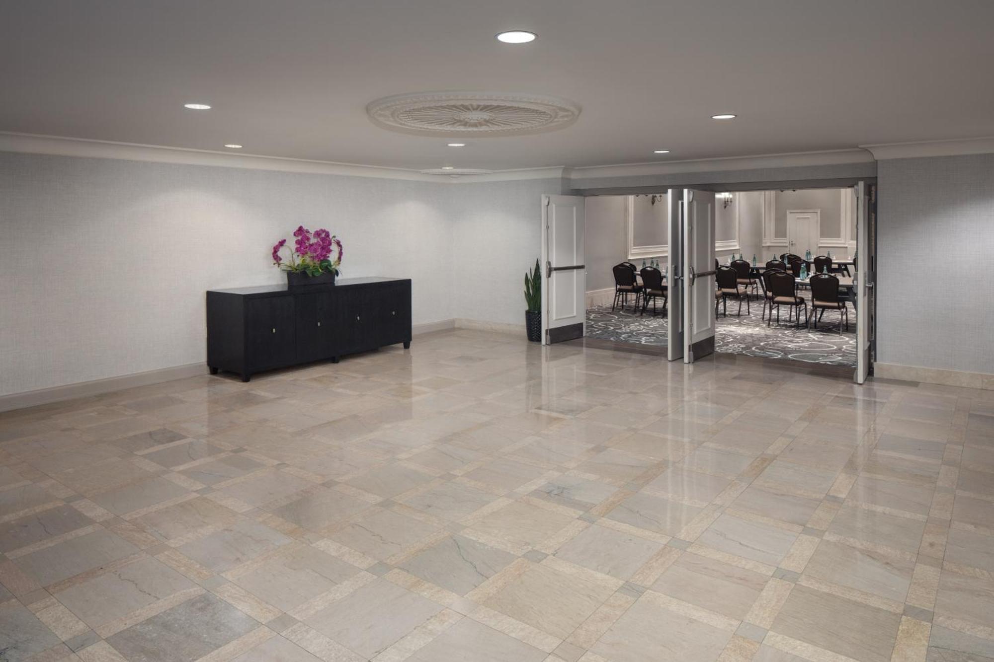 Doubletree Suites By Hilton Hotel Detroit Downtown - Fort Shelby Ngoại thất bức ảnh