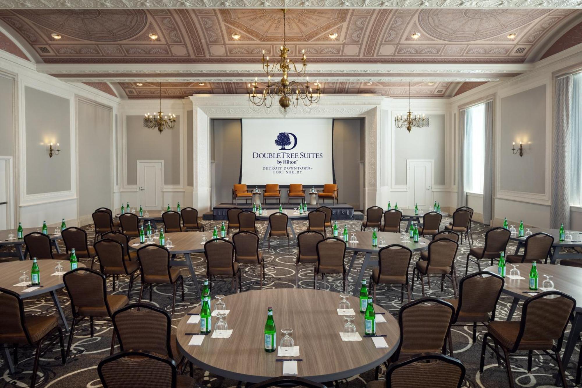 Doubletree Suites By Hilton Hotel Detroit Downtown - Fort Shelby Ngoại thất bức ảnh